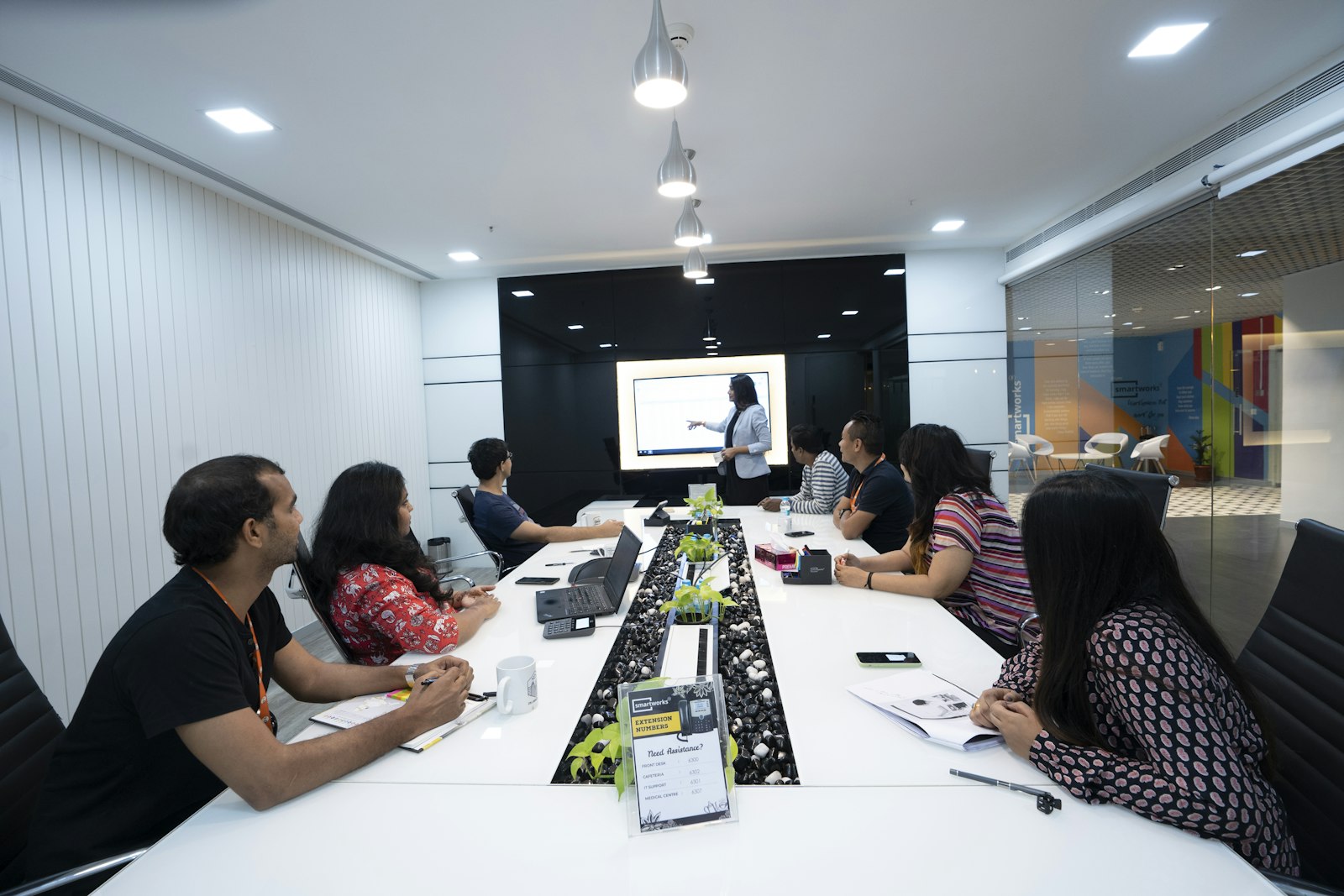 Advisor presenting to a leadership team