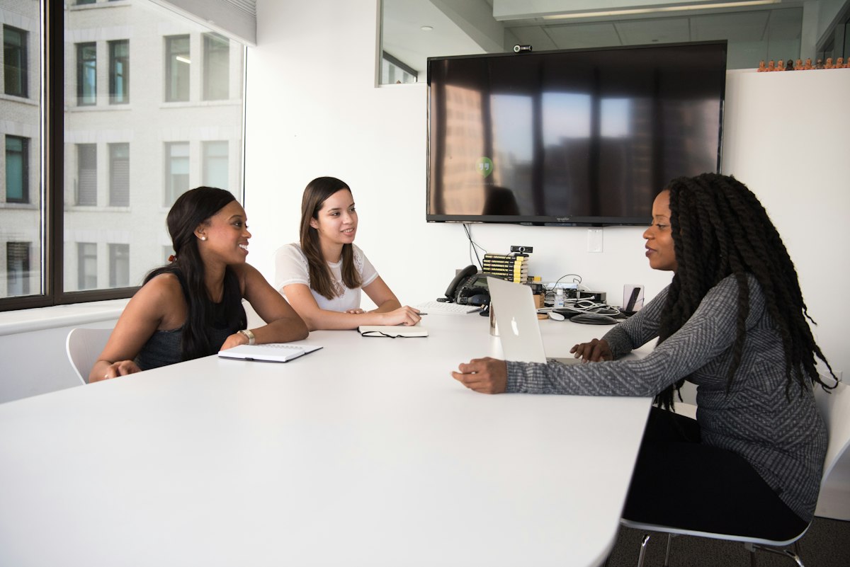 HR leader in conversation with a colleague
